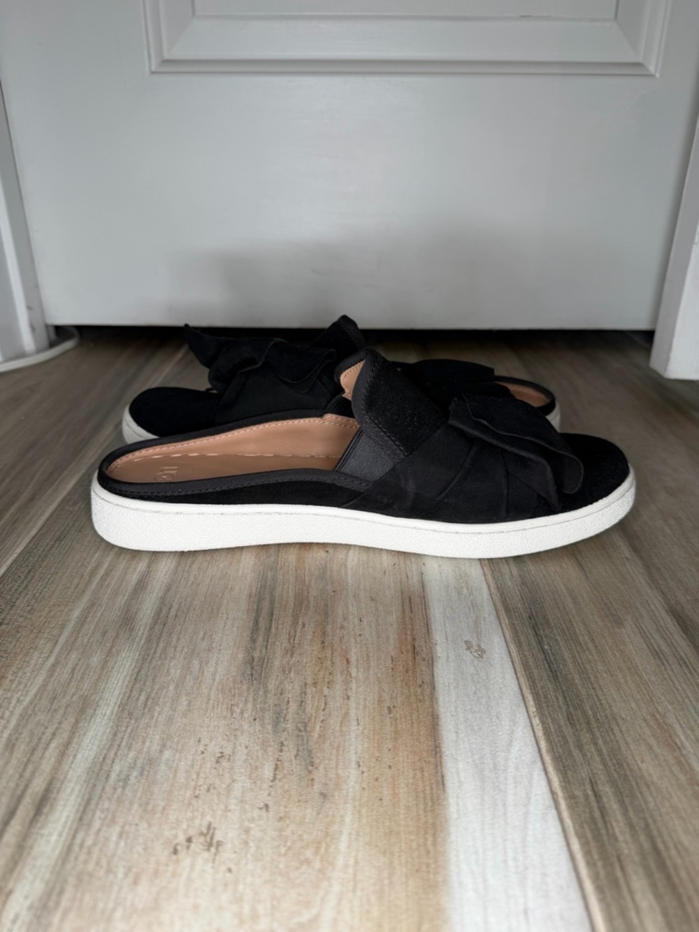 Ugg Luci Bow Black Suede Mules Slip On Sneaker Shoe Woman’s Size 11 - 1092515 - Picture 6 of 9